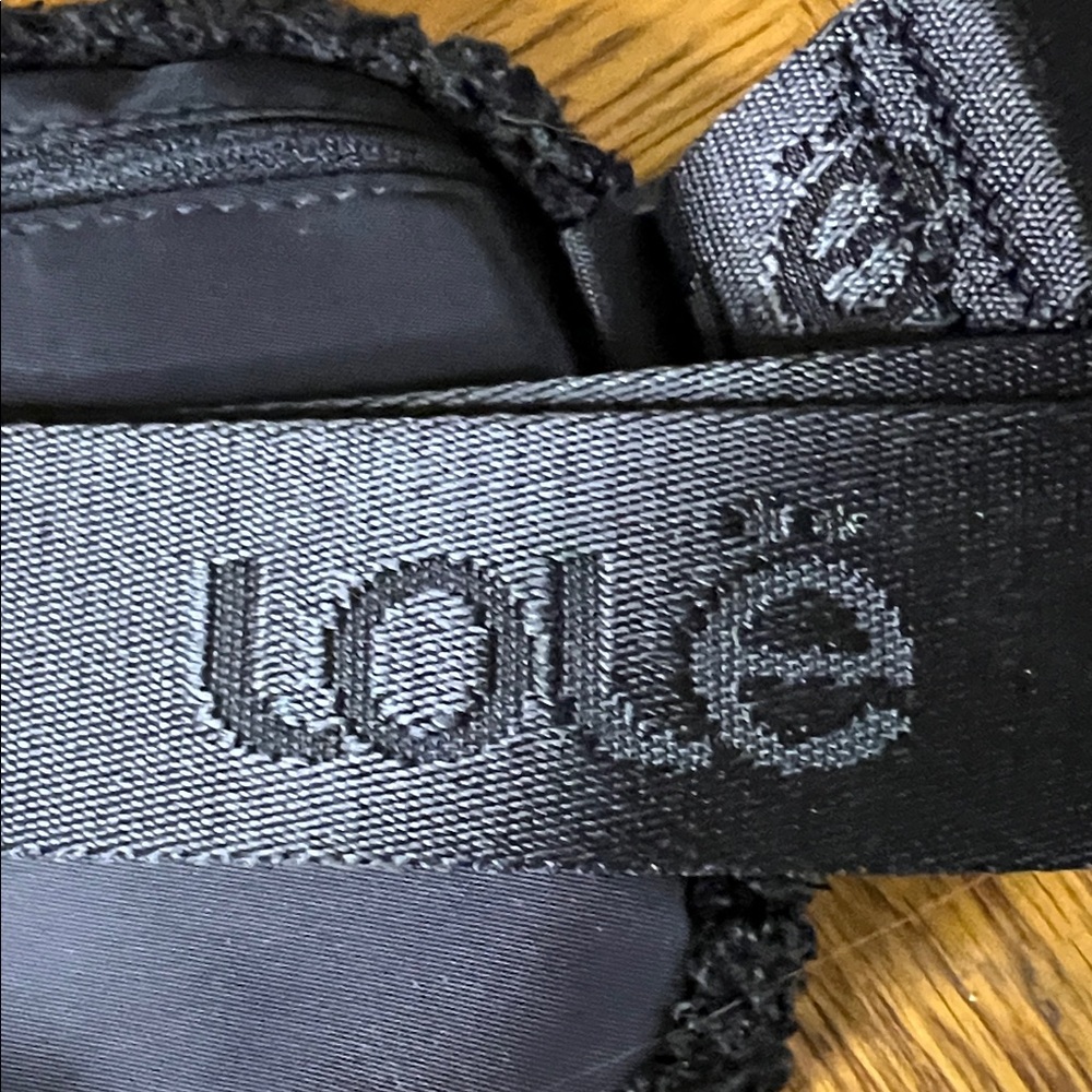 Lole Black Sherpa Mini Belt Bag NWOT - Picture 3 of 12